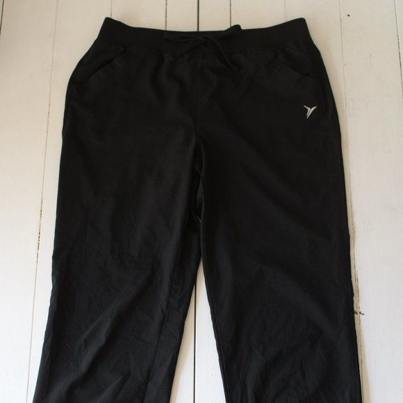 Black Woven Work Out Old Navy Active Capri Pants - Picture 1 of 7